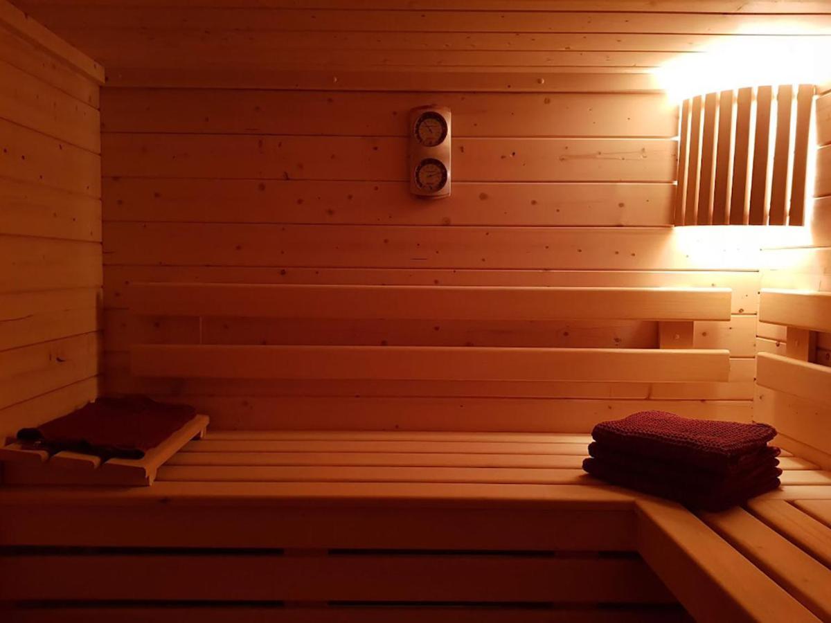 Au Soleil Vert - Chambre De Charme Avec Spa Et Sauna Prives Zeggers-Cappel Exterior photo